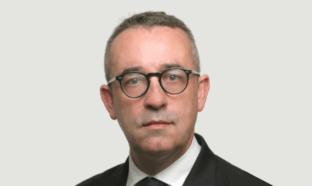 Portrait de Jean-Philippe Rivaud, avocat général à la cour d’appel de Douai, et président de l’Association française des magistrats pour la justice environnementale.