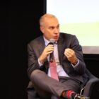 François Gemenne lors de la conférence Warm présentant le classement des Etats en matière climatique.